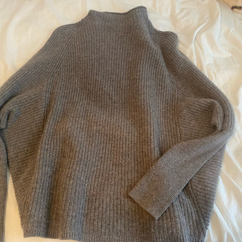 Cozy Gray Ribbed Sweater turtle neck

please message before buying!!!
